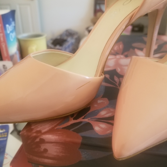 Shoes - Picture 2 of 7